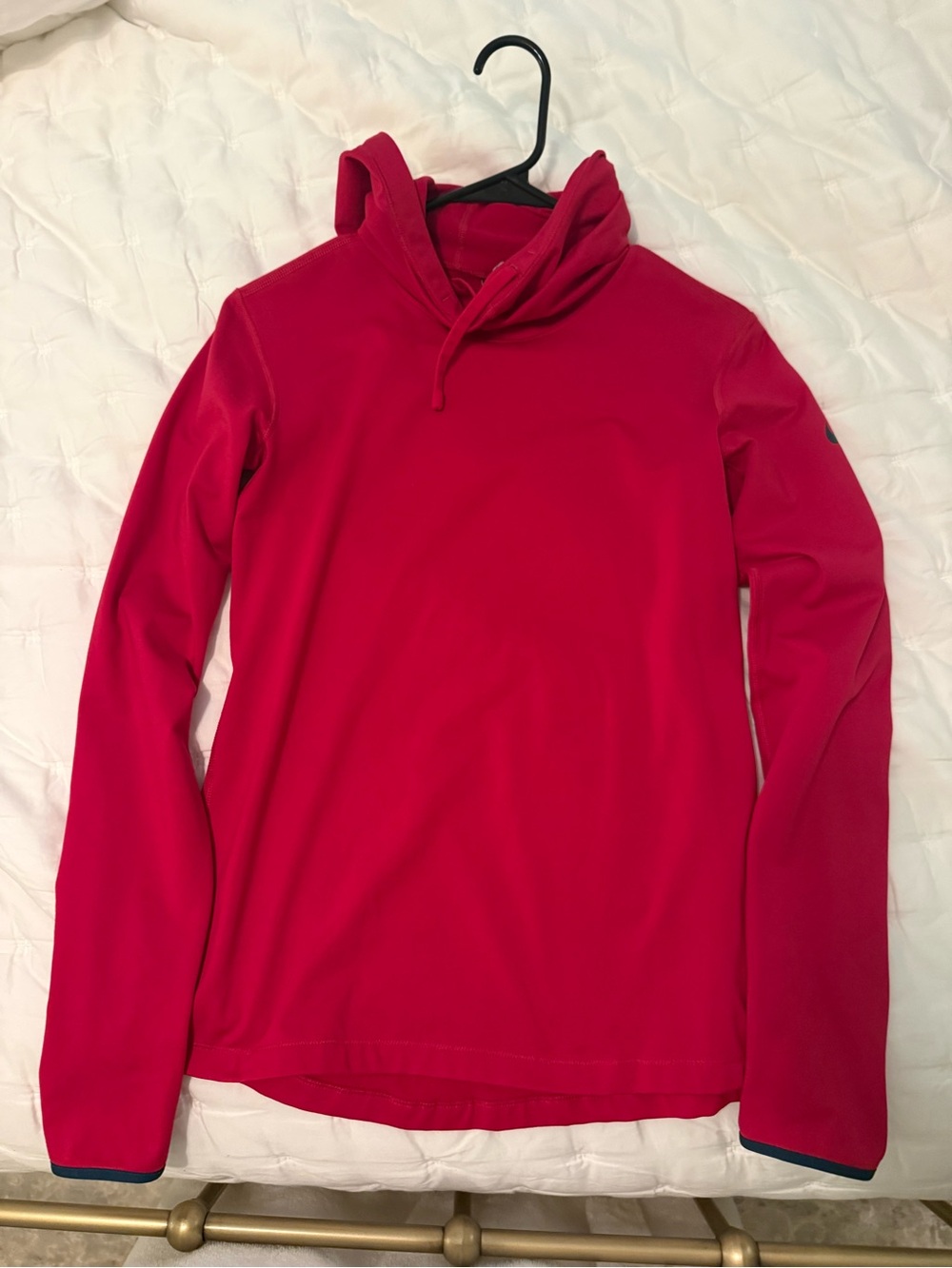 Women’s Nike pullover fitted with hood and fleece lined